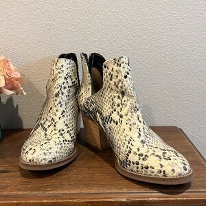 Blondo Leather Waterproof Booties